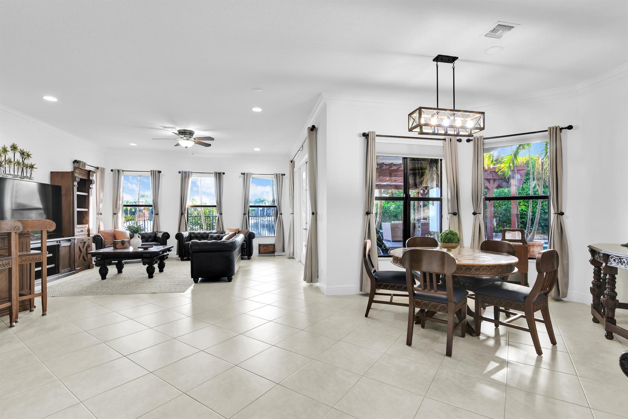 VERSAILLES - Residential Lease