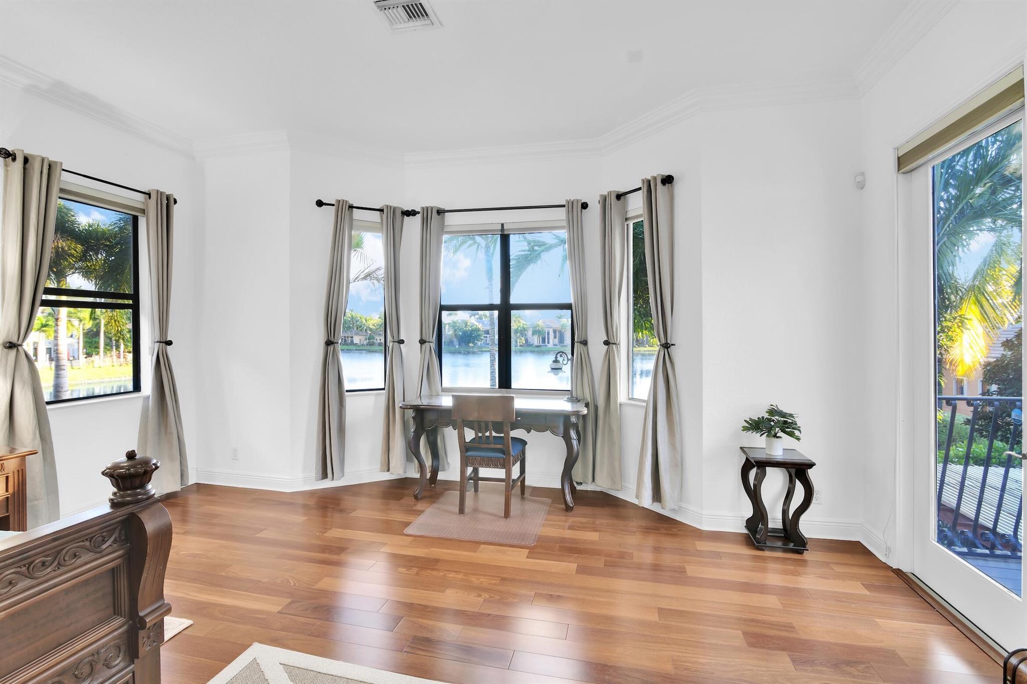 VERSAILLES - Residential Lease