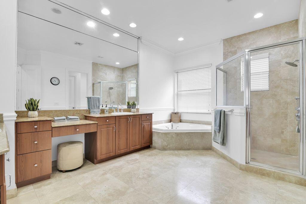 VERSAILLES - Residential Lease