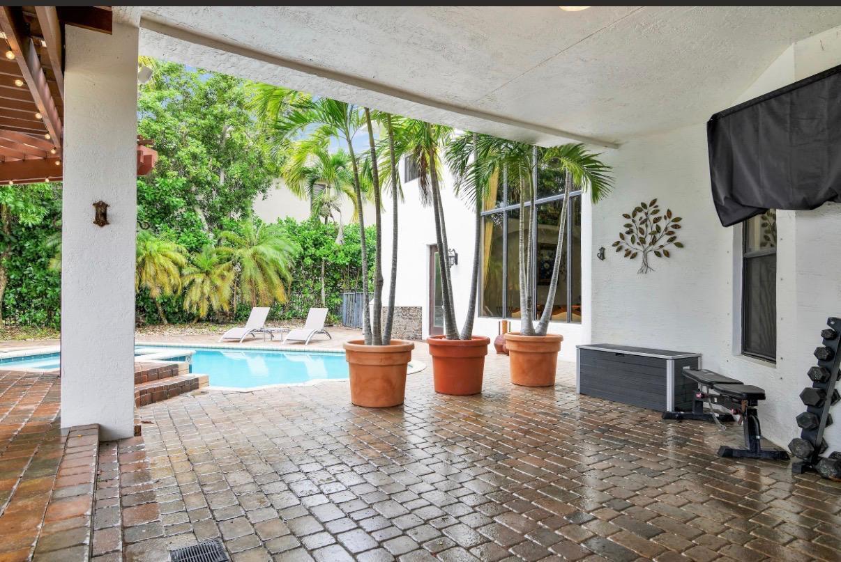 VERSAILLES - Residential Lease