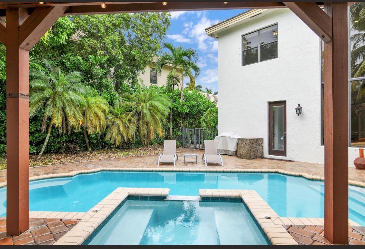 VERSAILLES - Residential Lease