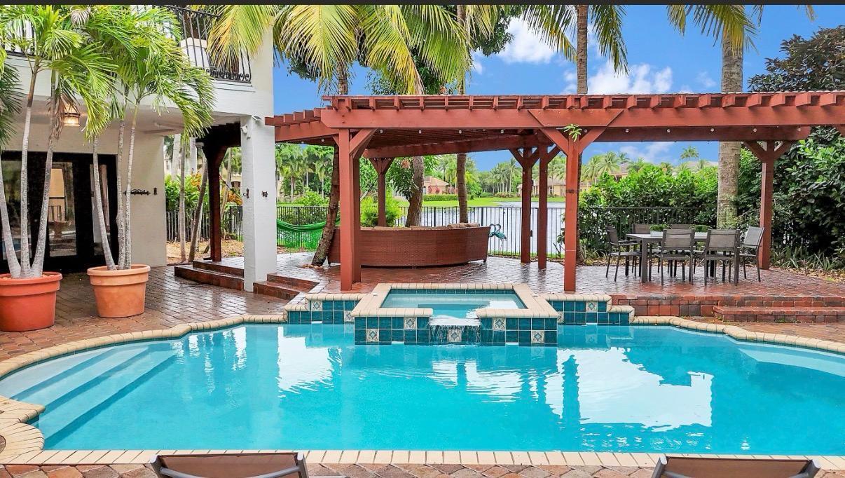 VERSAILLES - Residential Lease