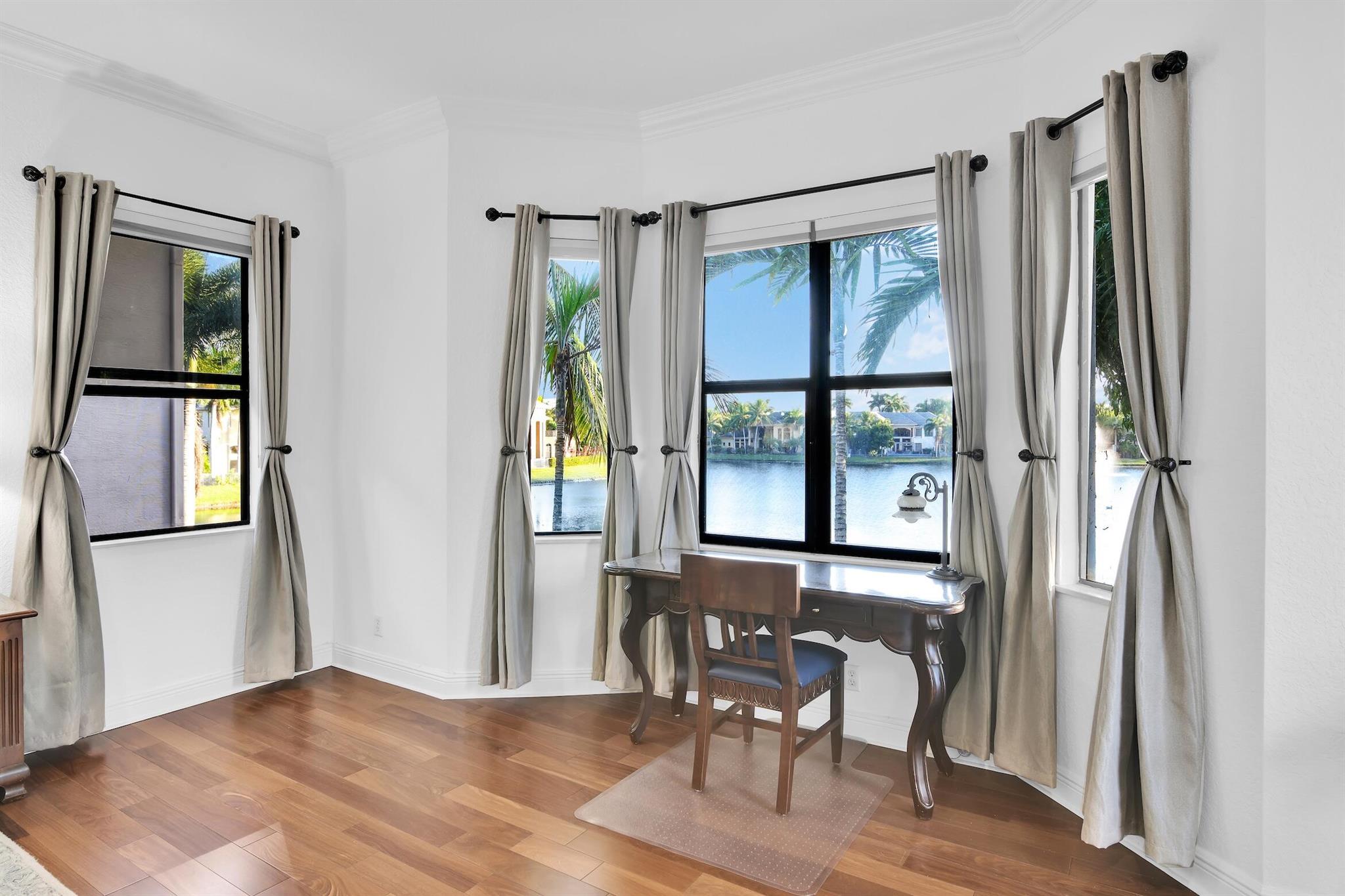 VERSAILLES - Residential Lease