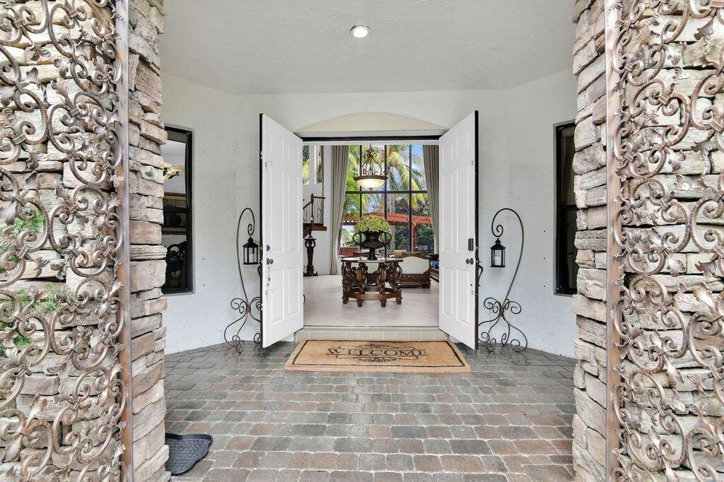 View photos, virtual tours, details... 10703 Versailles Boulevard