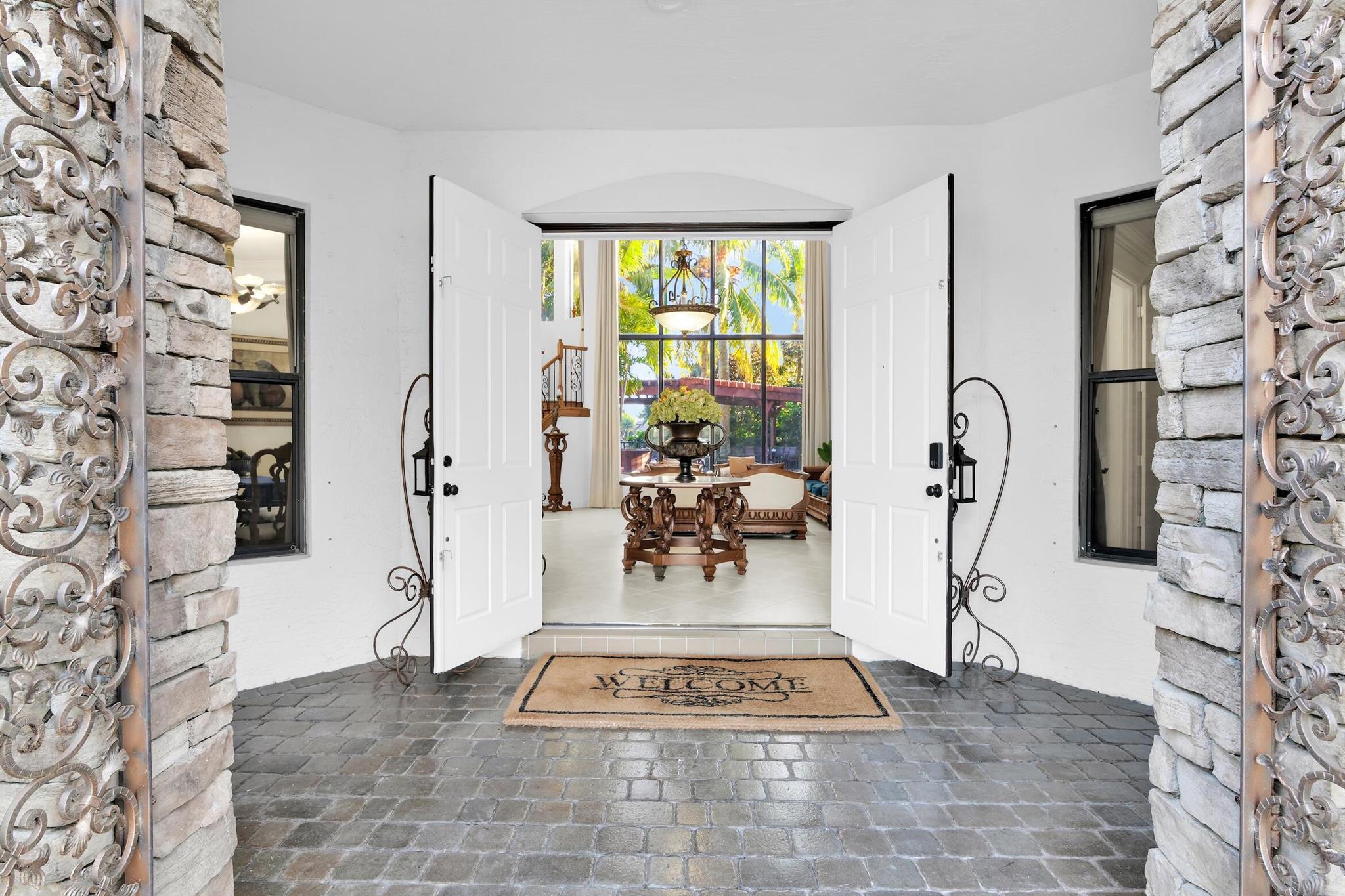 VERSAILLES - Residential Lease