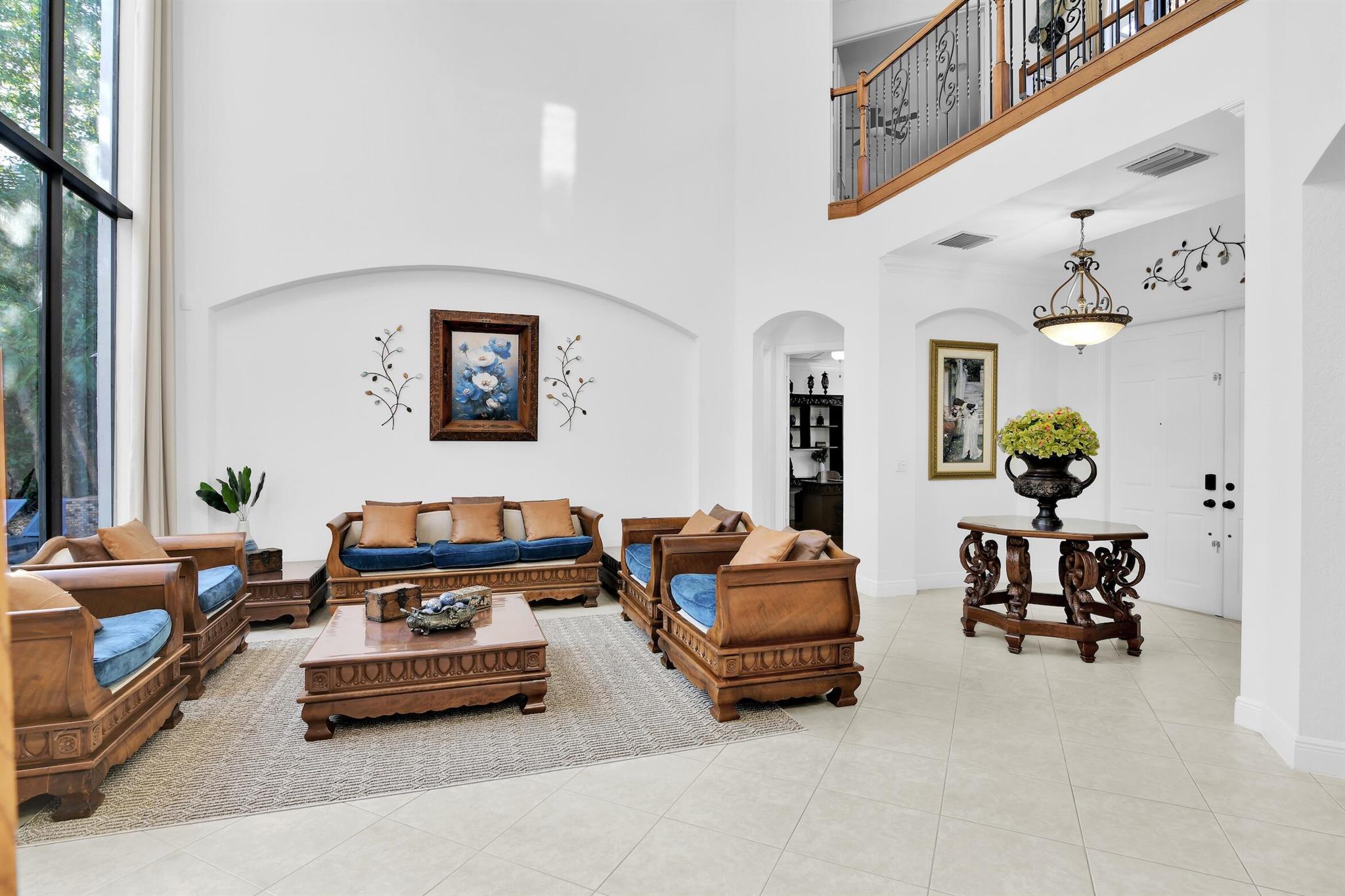 VERSAILLES - Residential Lease