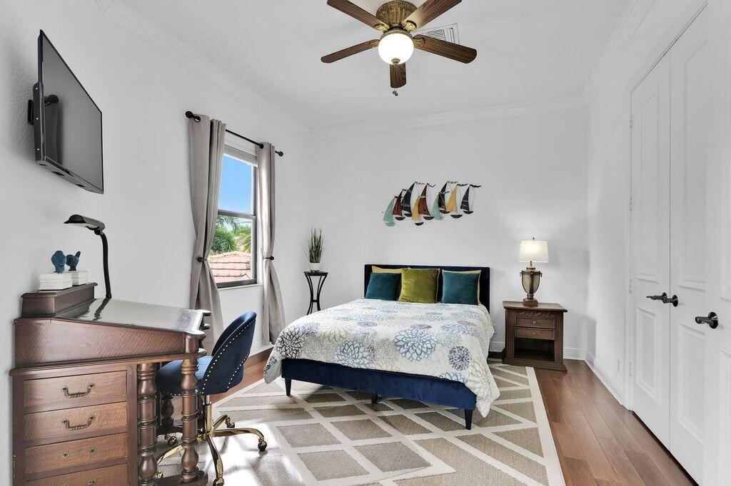 VERSAILLES - Residential Lease