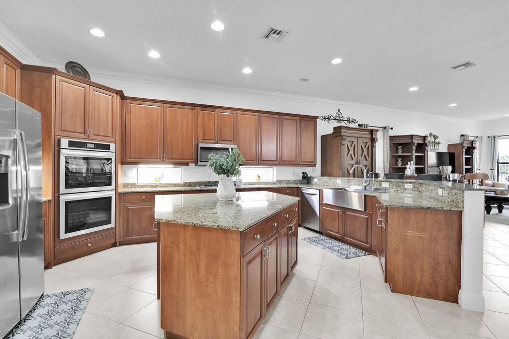 VERSAILLES - Residential Lease