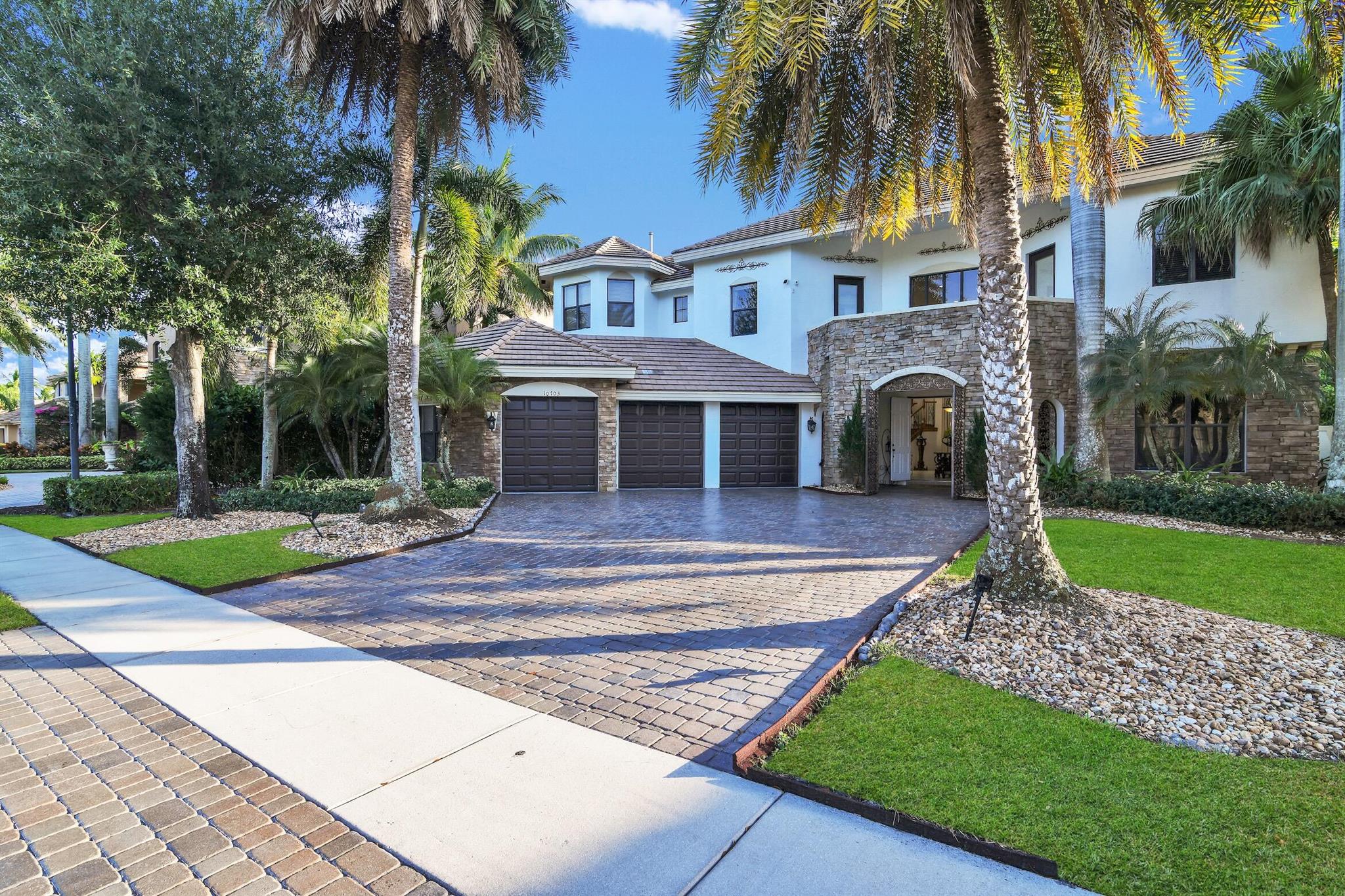 VERSAILLES - Residential Lease