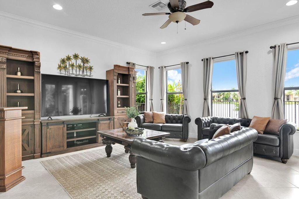 VERSAILLES - Residential Lease