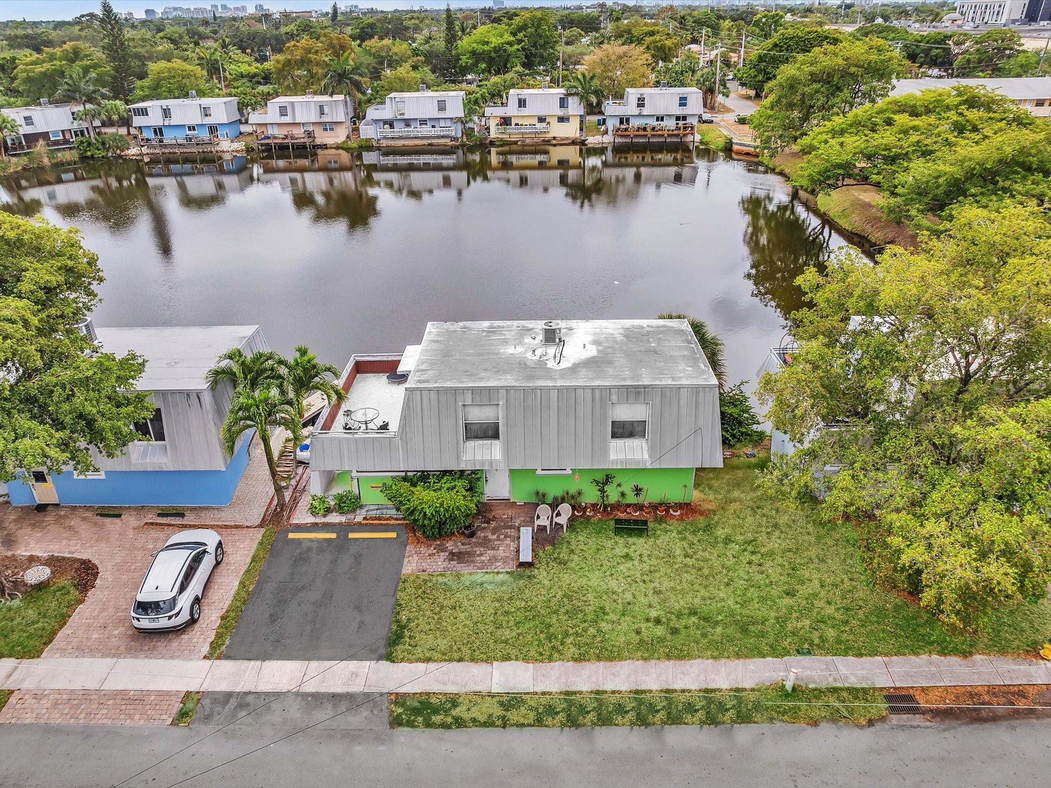 1350 NE 40th Dr