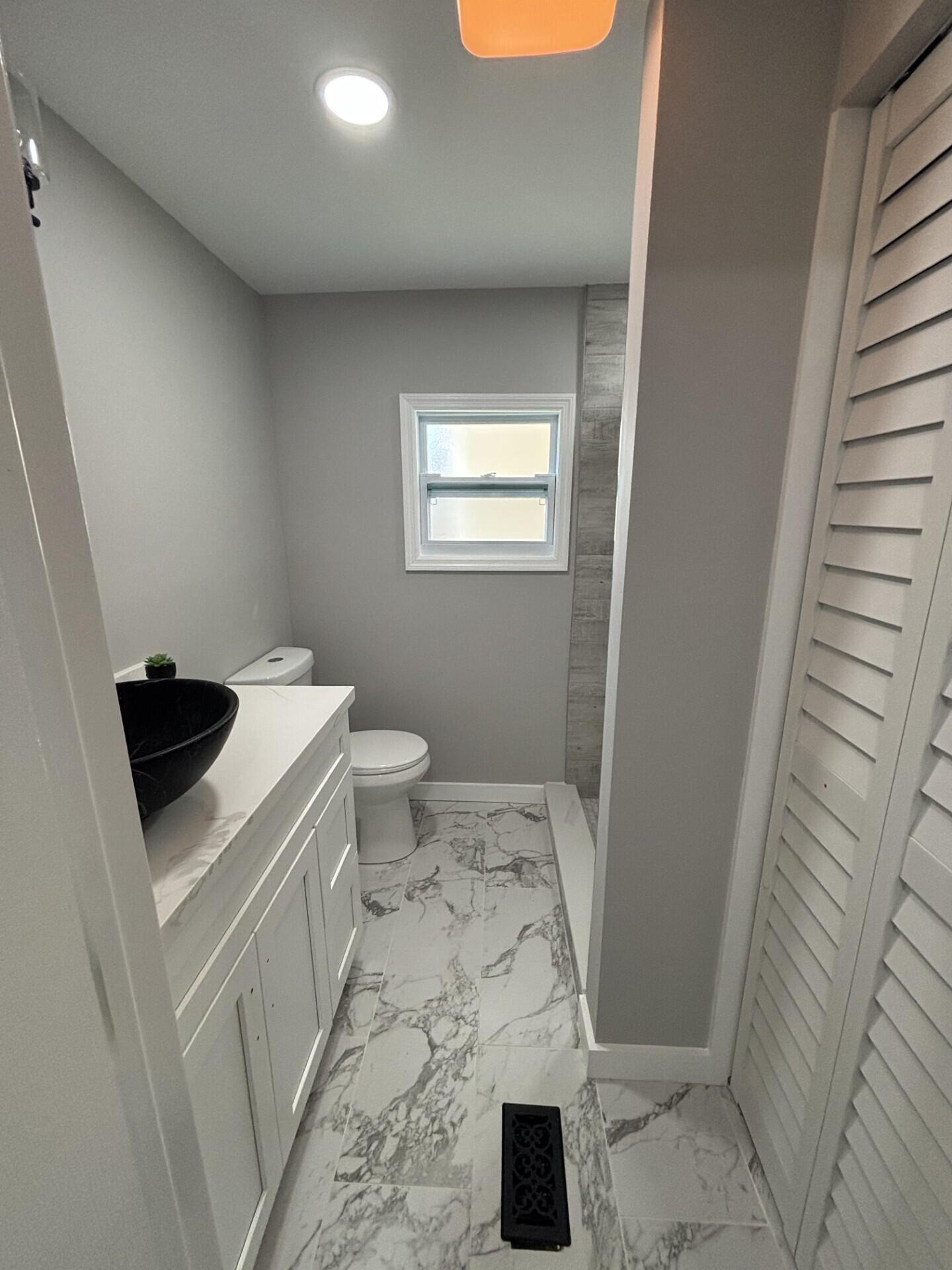 COUNTRY KNOLLS - Residential