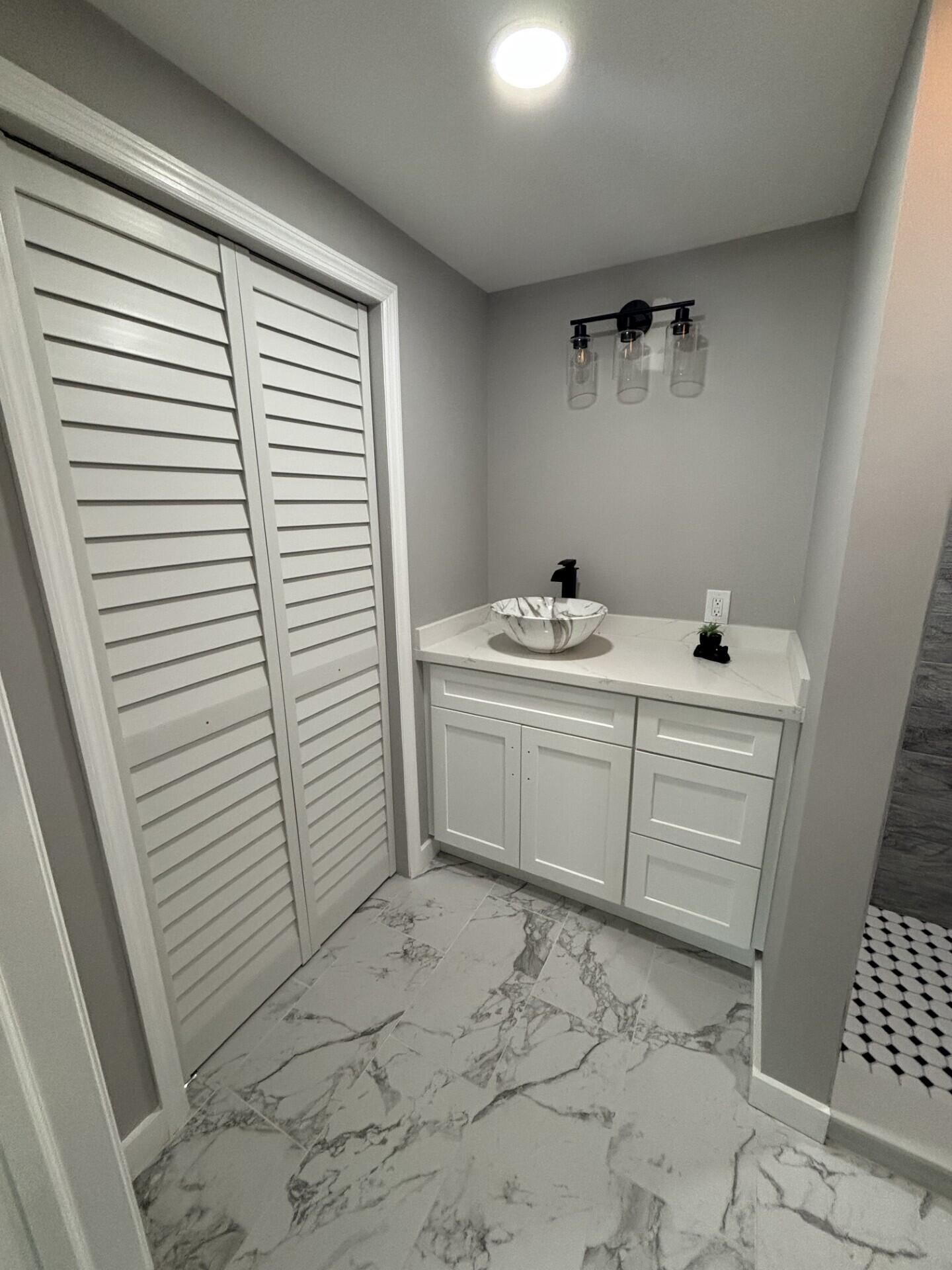 COUNTRY KNOLLS - Residential