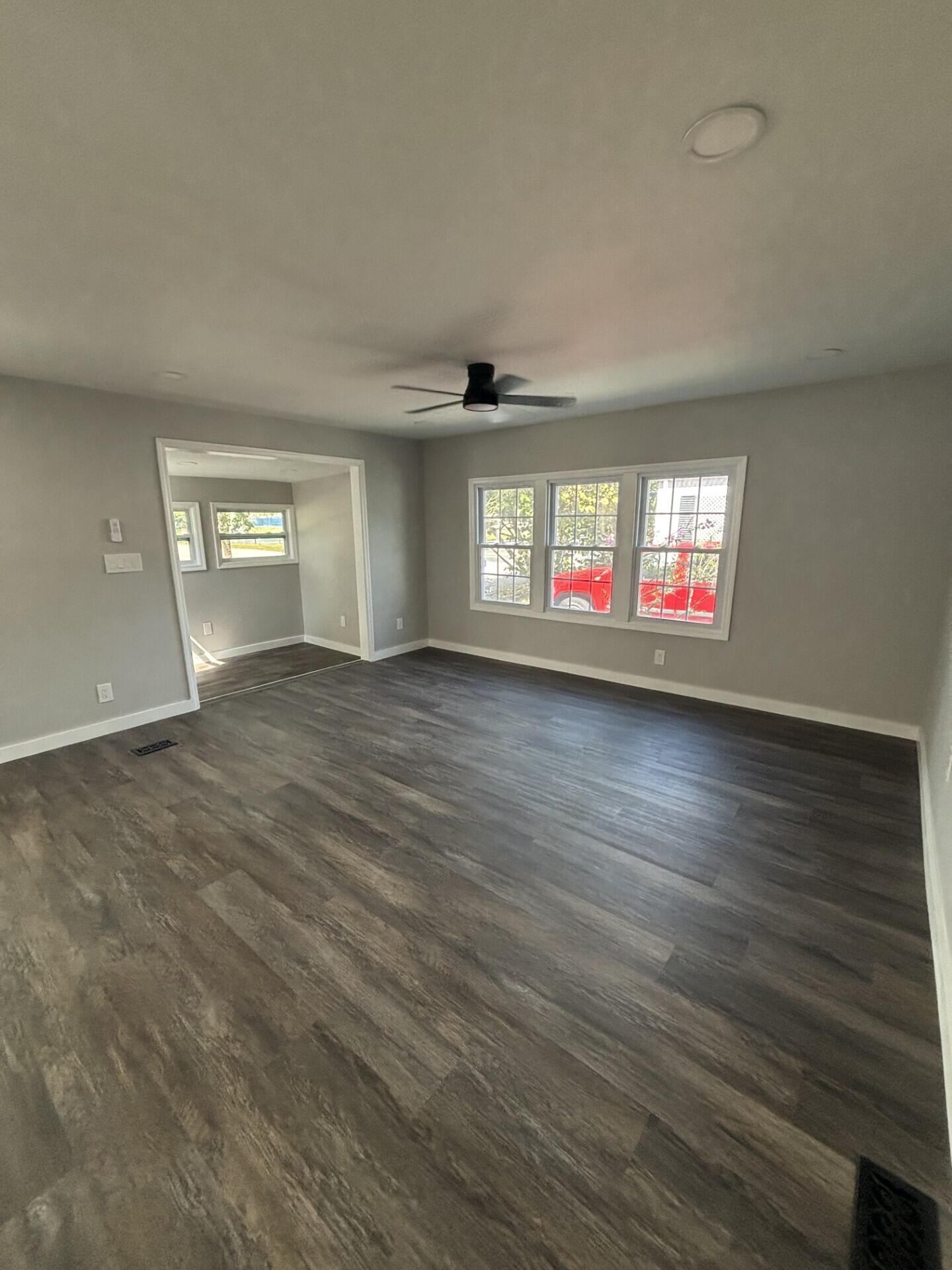 COUNTRY KNOLLS - Residential