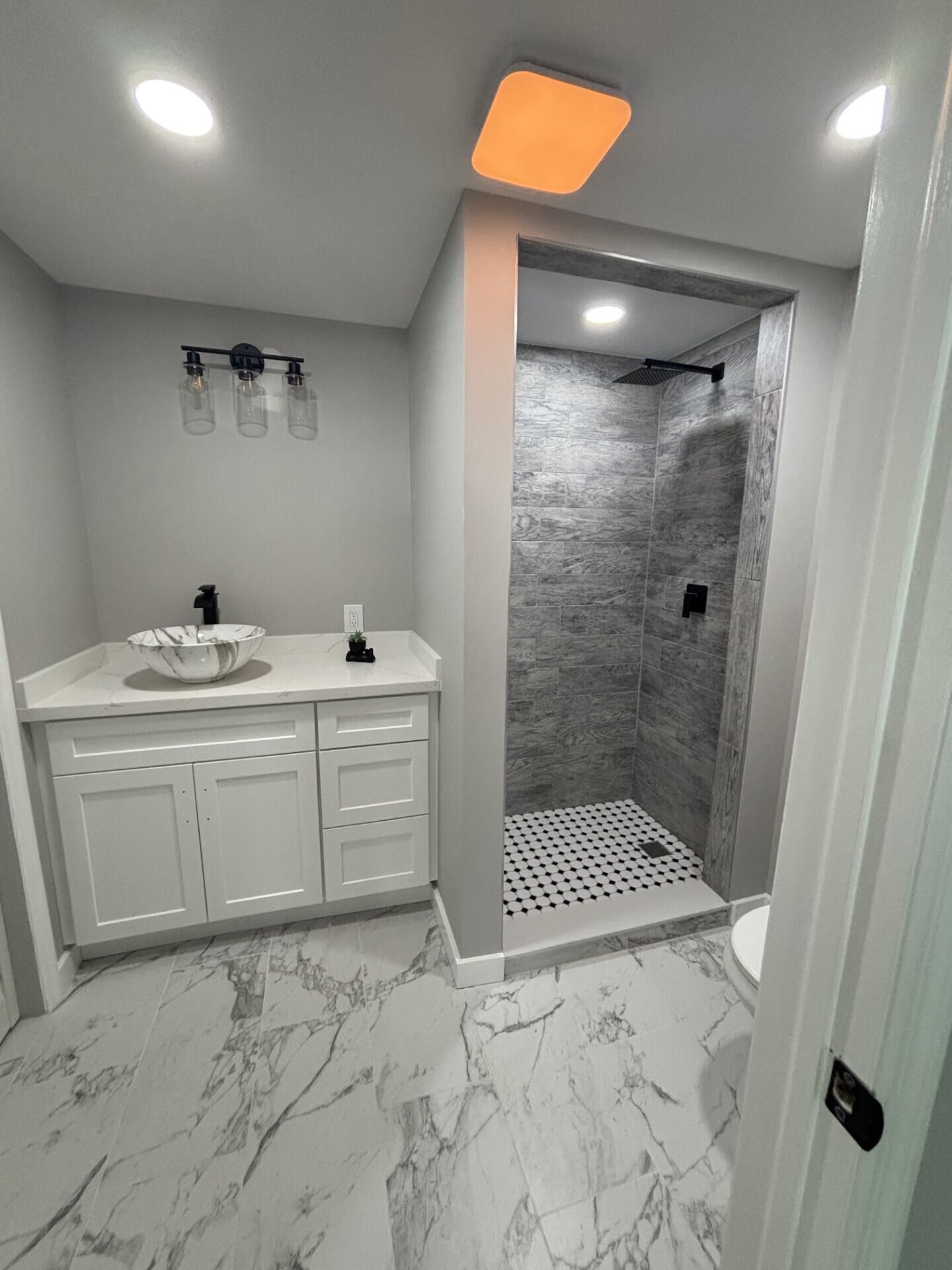 COUNTRY KNOLLS - Residential