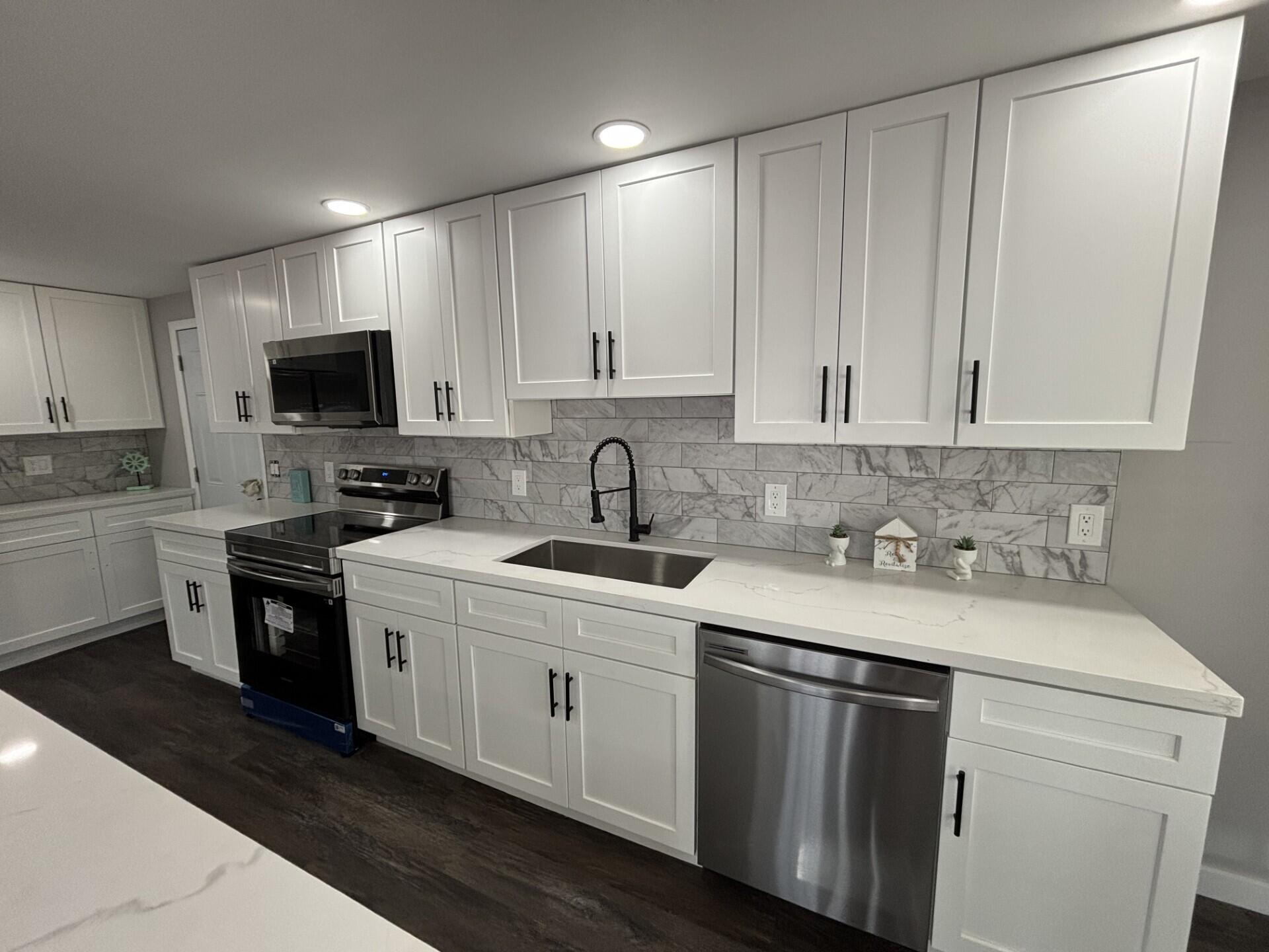 COUNTRY KNOLLS - Residential