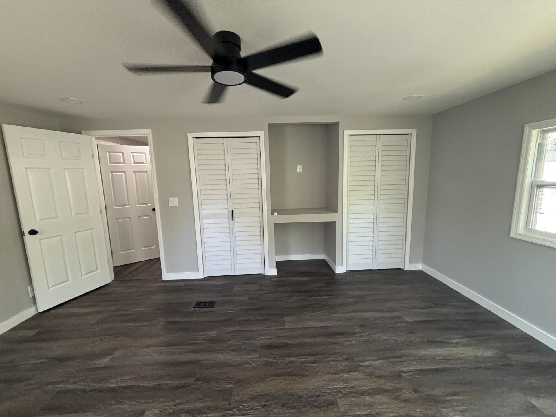 COUNTRY KNOLLS - Residential