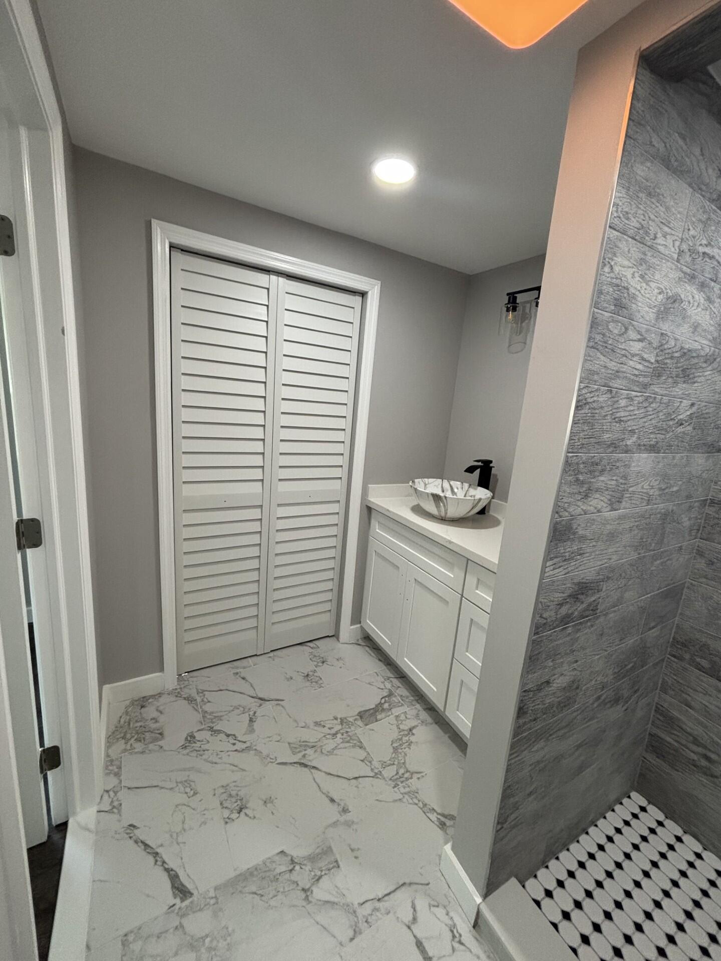 COUNTRY KNOLLS - Residential