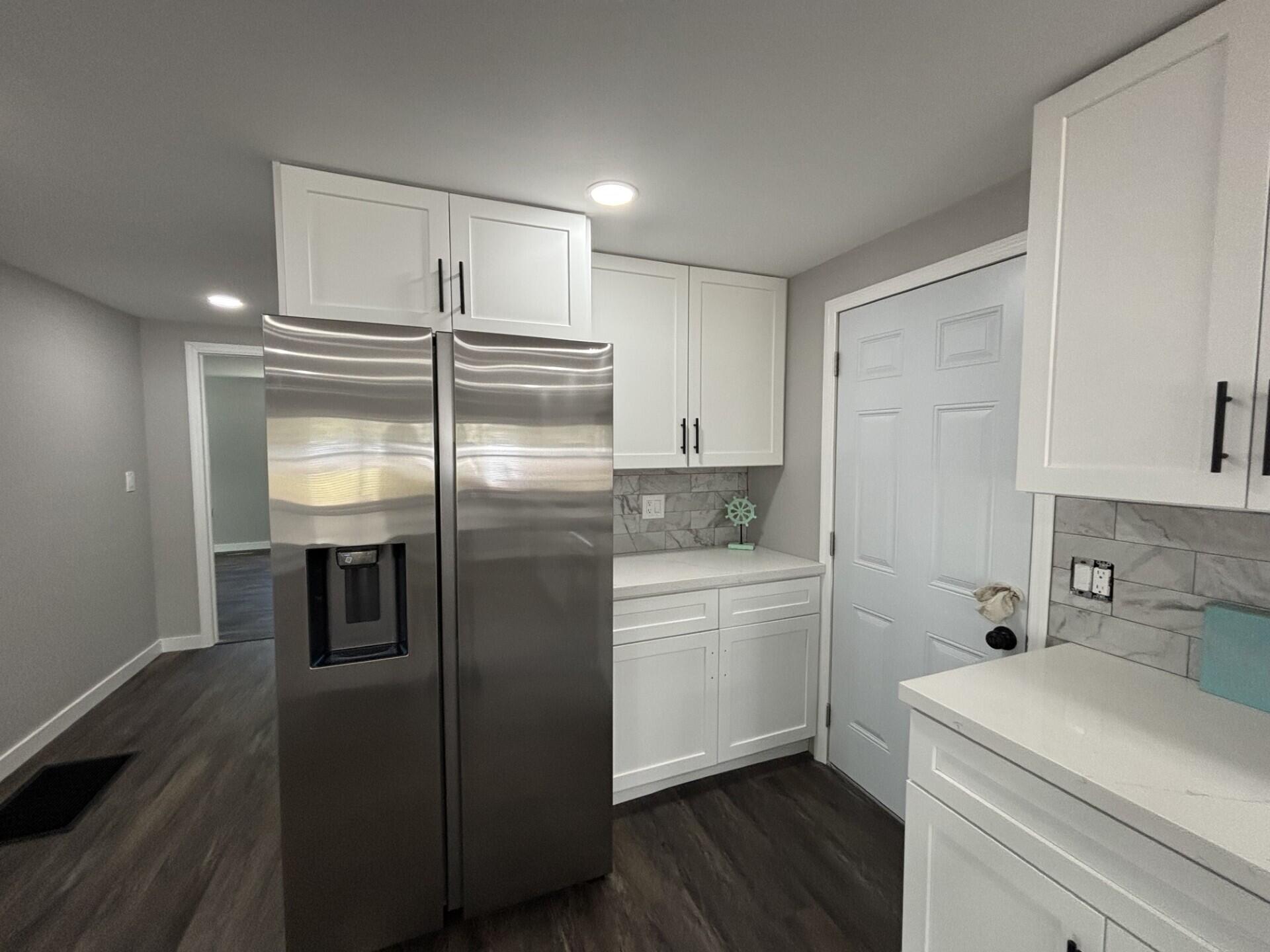 COUNTRY KNOLLS - Residential