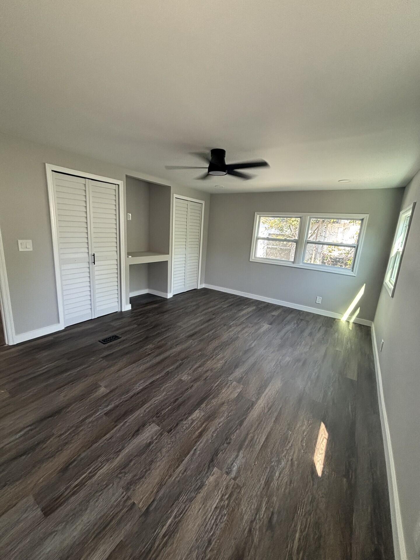 COUNTRY KNOLLS - Residential