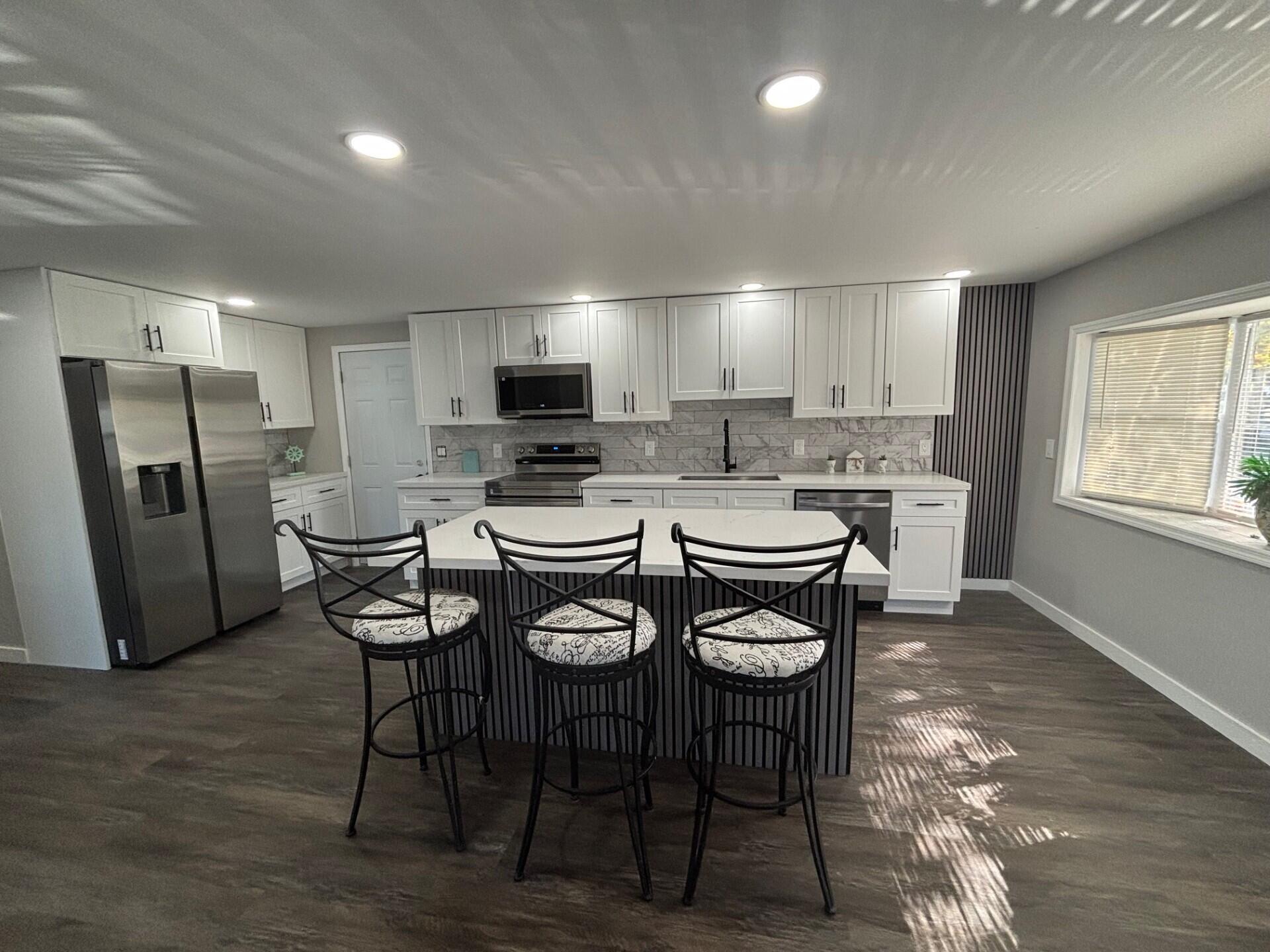 COUNTRY KNOLLS - Residential