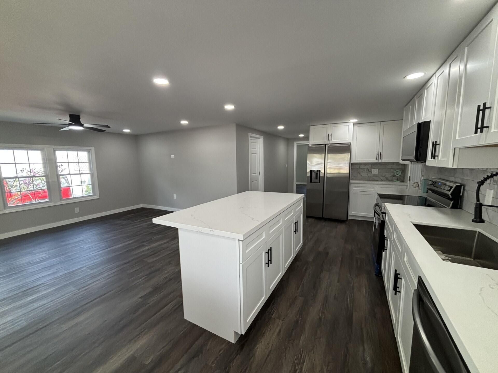 COUNTRY KNOLLS - Residential