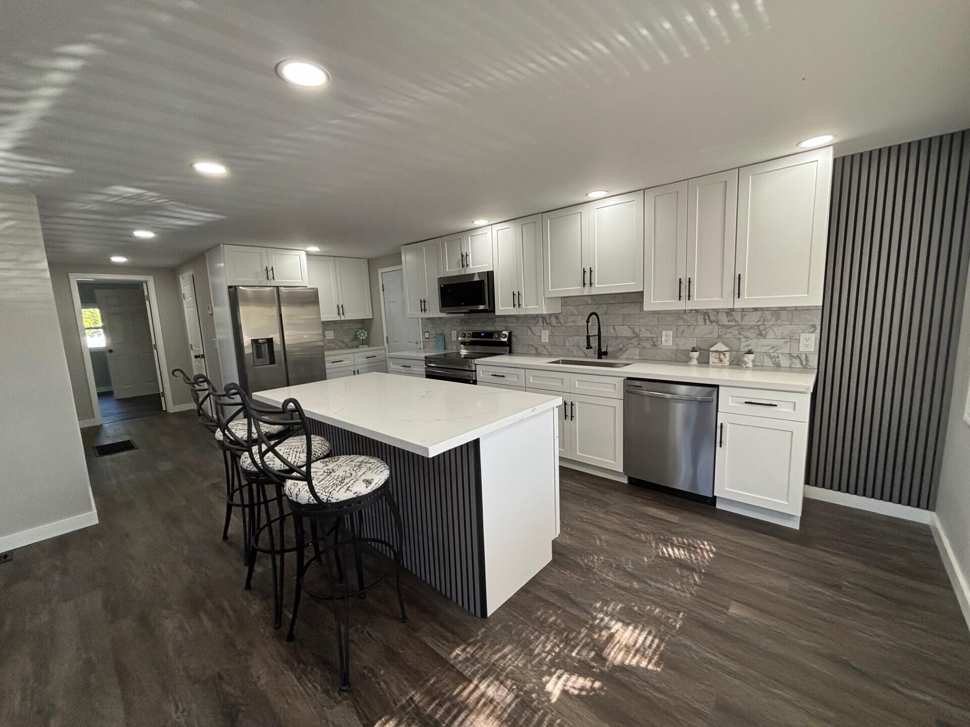 COUNTRY KNOLLS - Residential