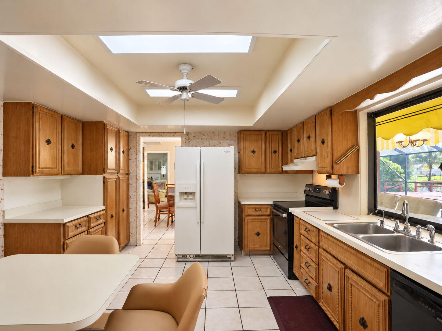 937 W Tropical Way
