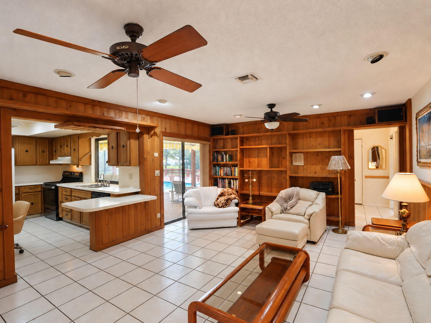 937 W Tropical Way