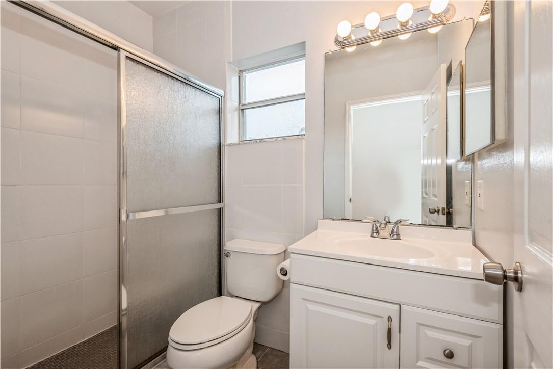 EMERALD COURTS - OPAL CREEK - Residential Lease