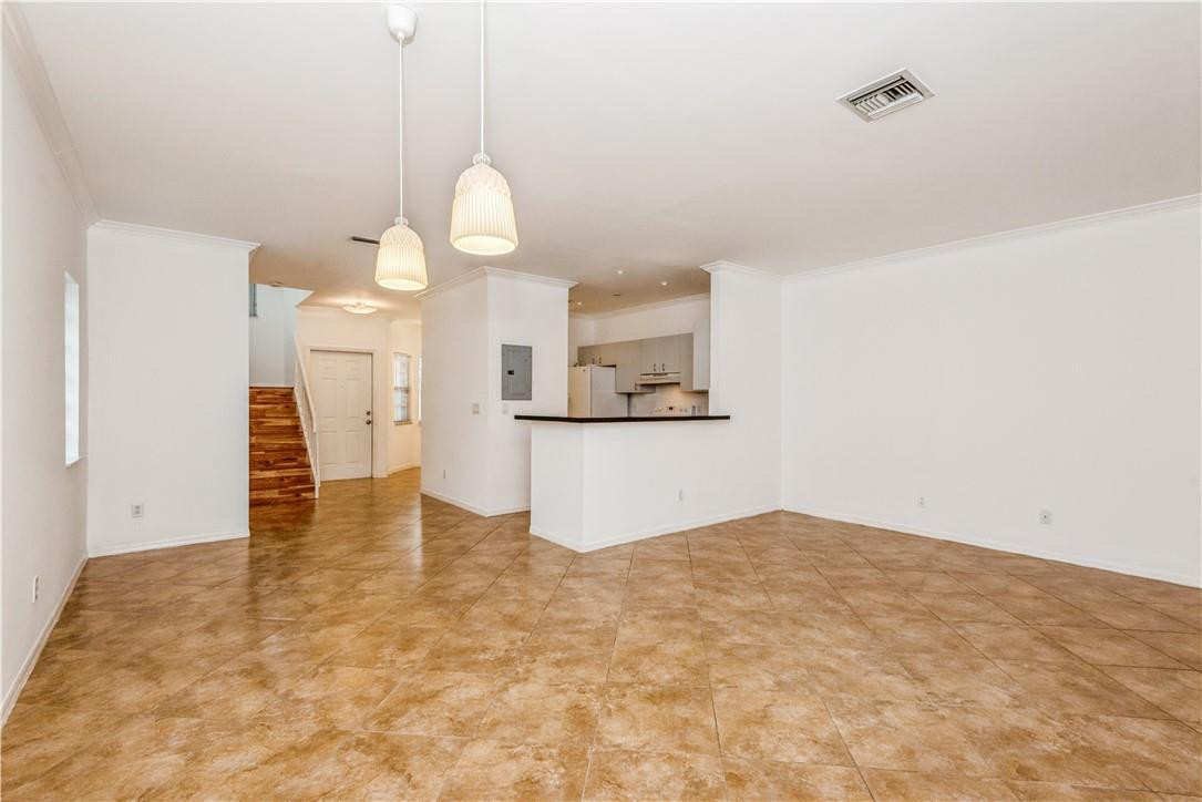 EMERALD COURTS - OPAL CREEK - Residential Lease