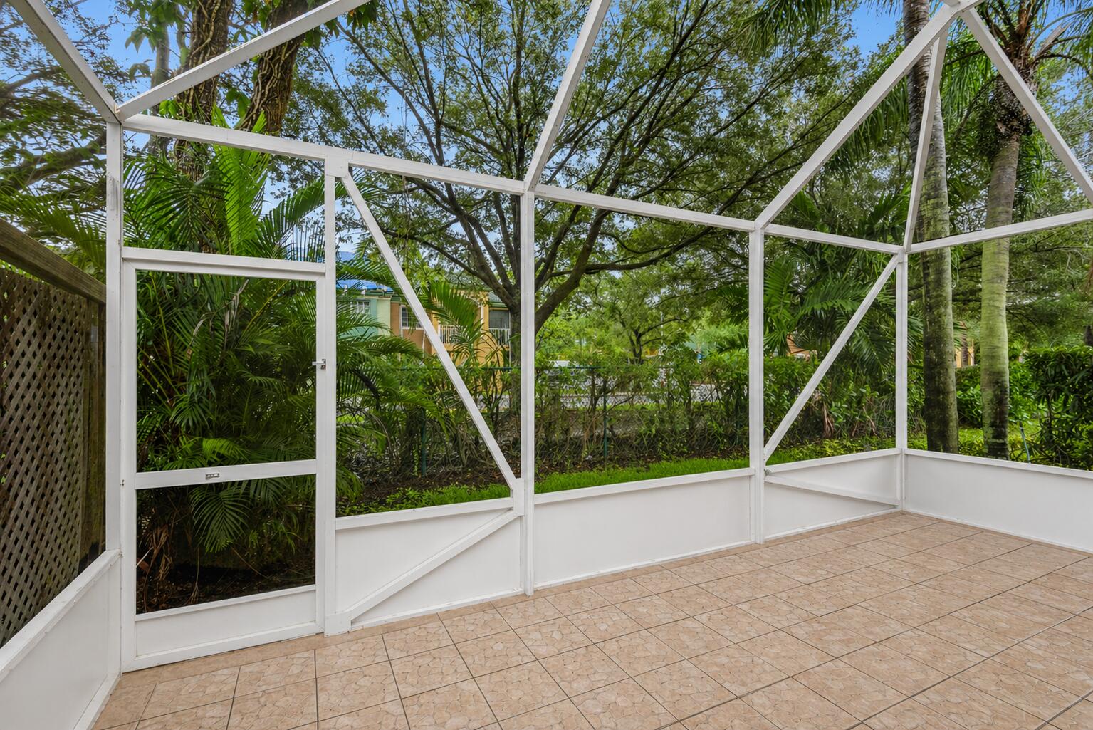 EMERALD COURTS - OPAL CREEK - Residential Lease