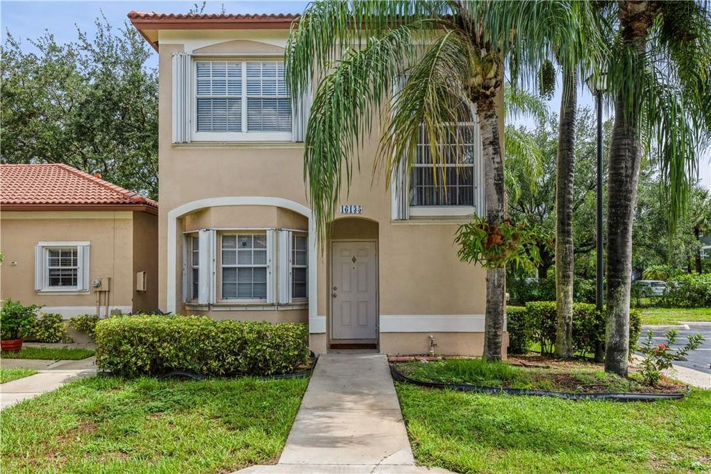 Photo of 16135 Emerald Cove Road, Weston, FL 33331 (MLS # B26023924)