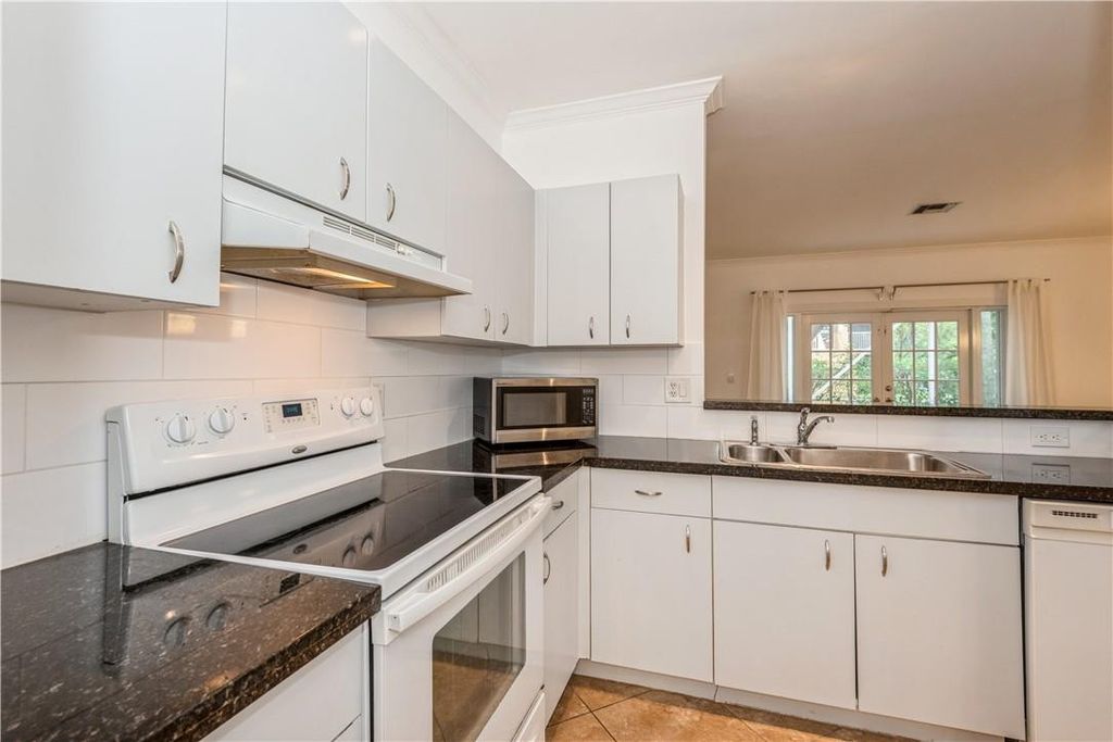 Photo of 16135 Emerald Cove Road, Weston, FL 33331 (MLS # B26023924)