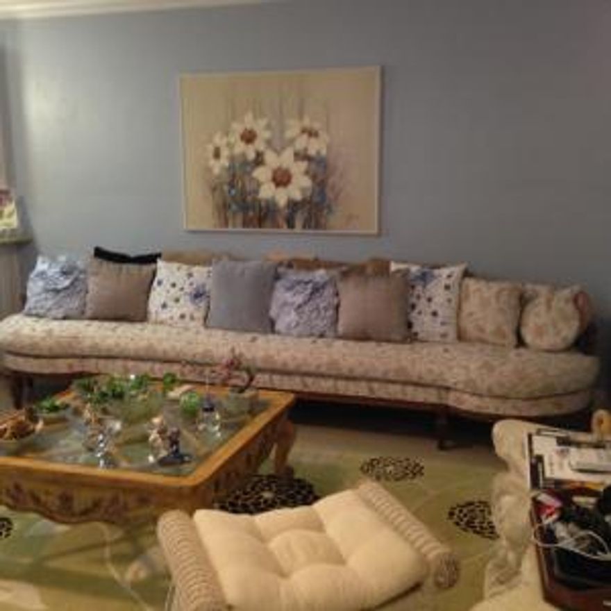 Gorgeous condominium, completely remodeled and tastily decorated. You most see it.