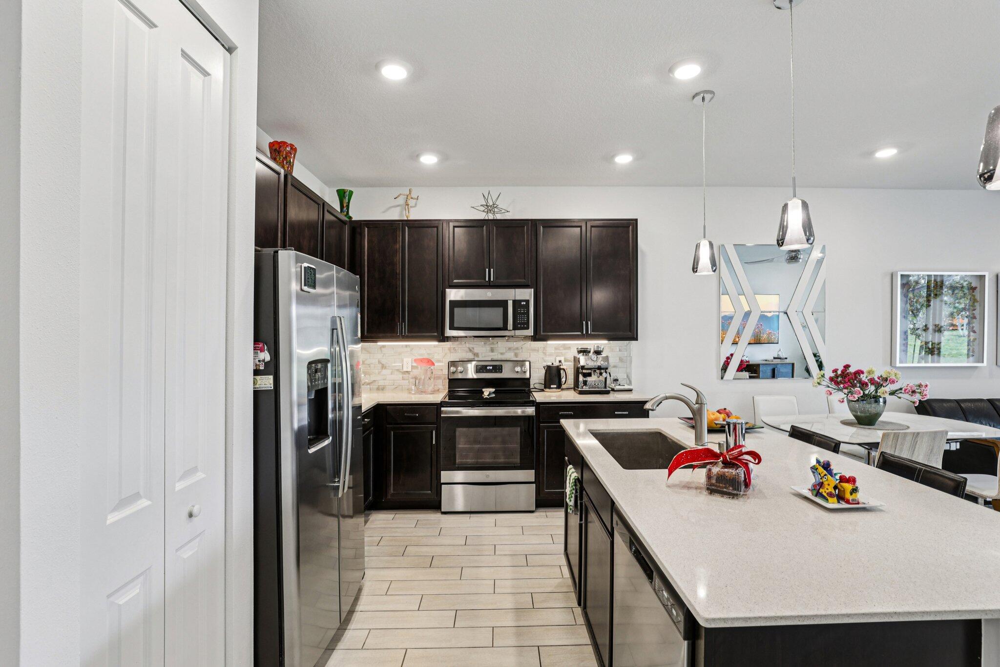 AVALON TRAILS AT VILLAGES - Residential