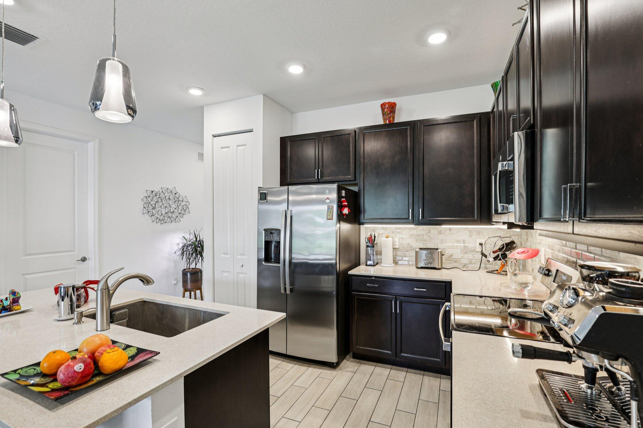 AVALON TRAILS AT VILLAGES - Residential