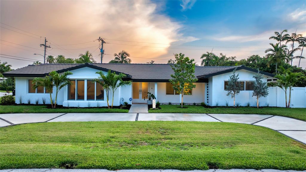 Photo of 2625 NE 28th Street, Fort Lauderdale, FL 33306 (MLS # F10506428)