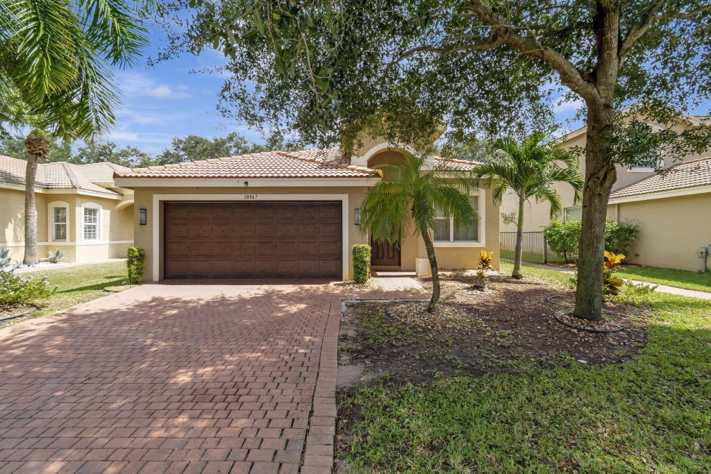 Photo of 10947 BITTERNUT HICKORY Lane, Boynton Beach, FL 33437 (MLS # B26091500)