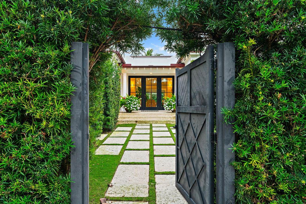 Photo of 160 Chilean Avenue, Palm Beach, FL 33480 (MLS # R11159244)