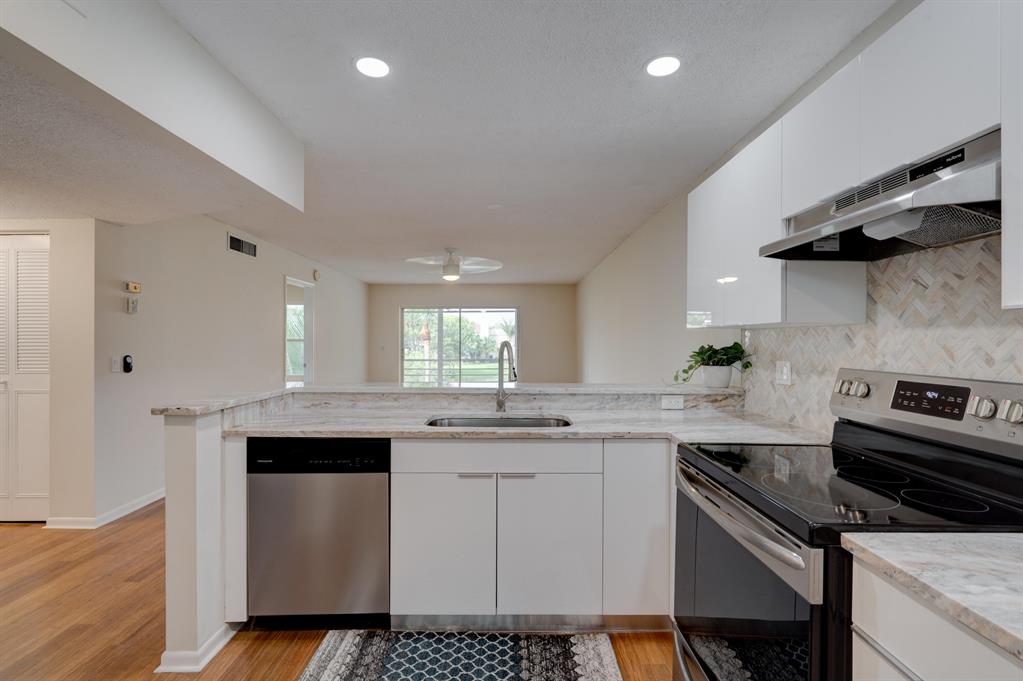 LAGO DEL REY CONDO - Residential