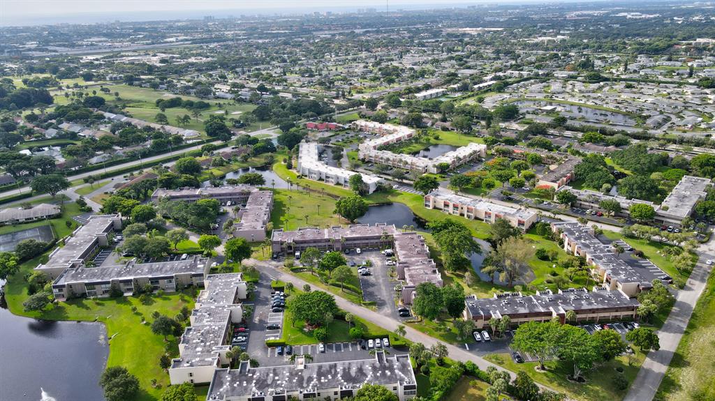 LAGO DEL REY CONDO - Residential