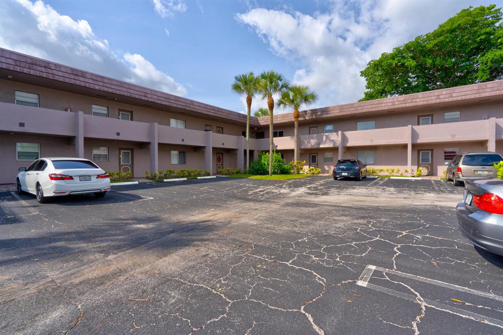 LAGO DEL REY CONDO - Residential