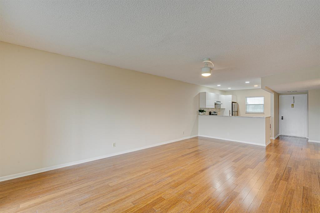 LAGO DEL REY CONDO - Residential