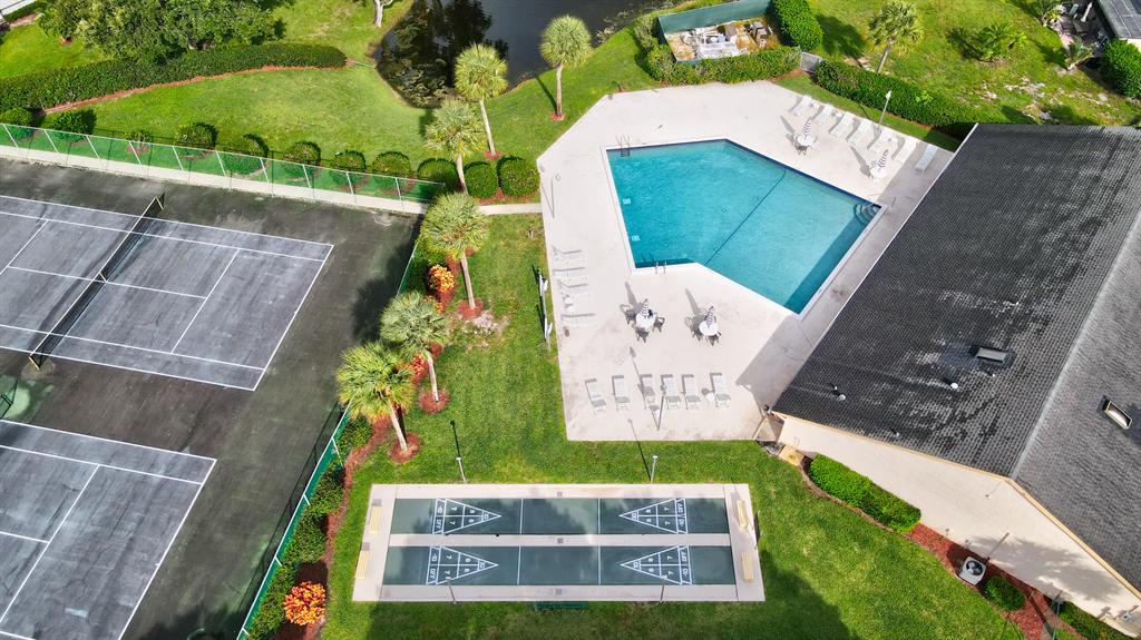 LAGO DEL REY CONDO - Residential