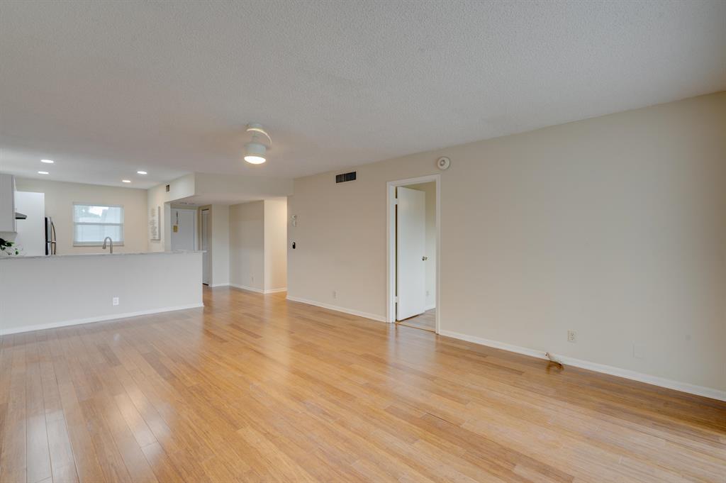 LAGO DEL REY CONDO - Residential