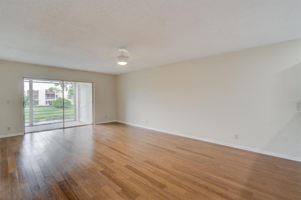 LAGO DEL REY CONDO - Residential