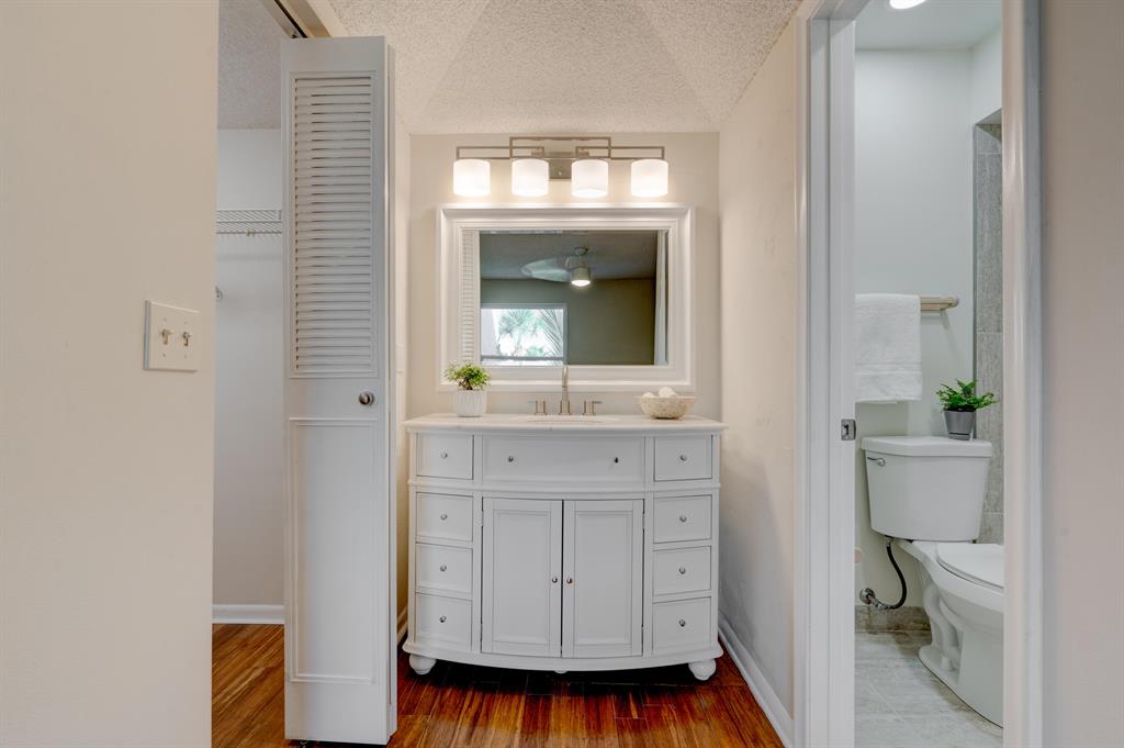 LAGO DEL REY CONDO - Residential