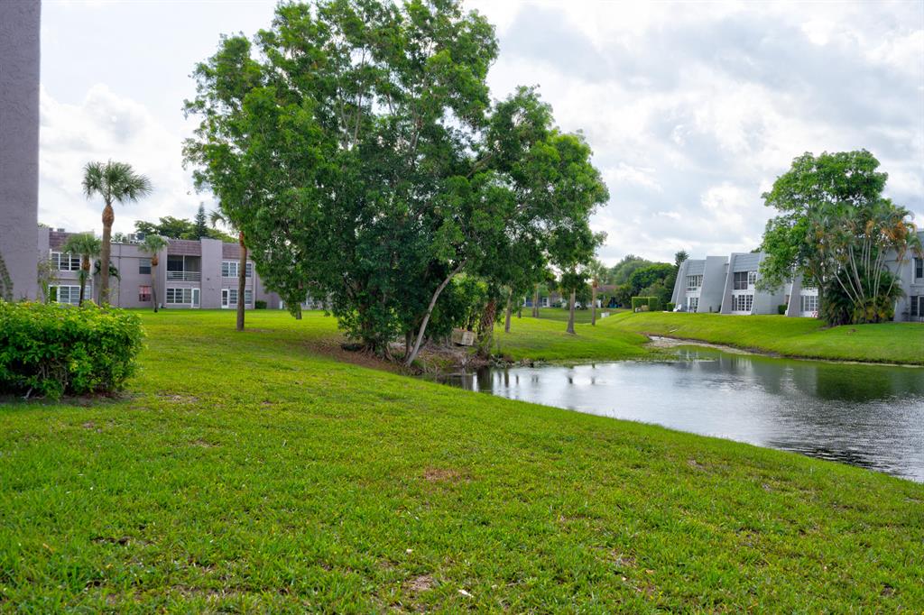 LAGO DEL REY CONDO - Residential