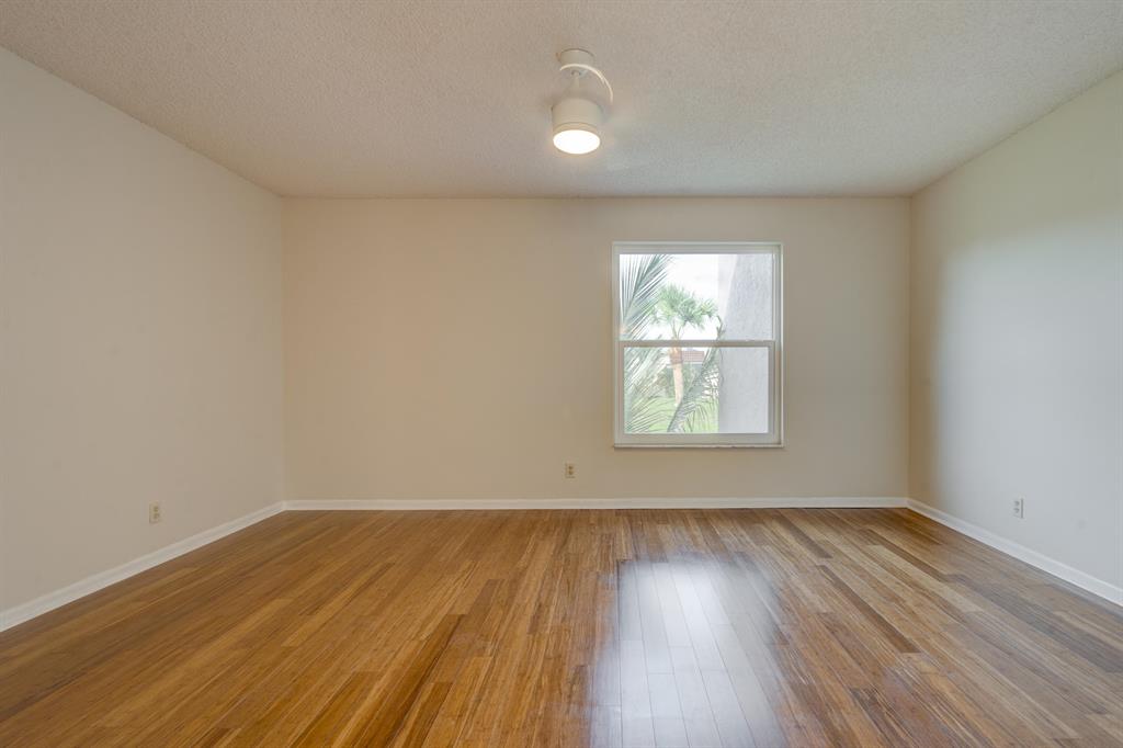 LAGO DEL REY CONDO - Residential